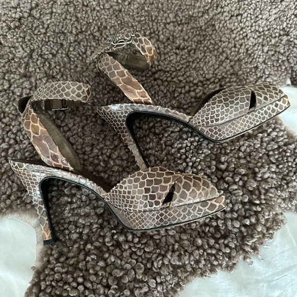 Stuart Weitzman mushroom snake printed platform peep toe shoes. - Picture 4 of 7